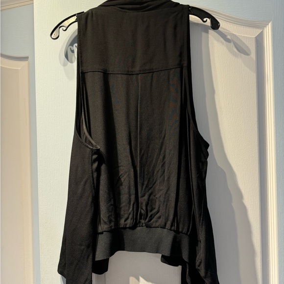 Pure DKNY VEST size L black barely worn in good condition. - Picture 2 of 5
